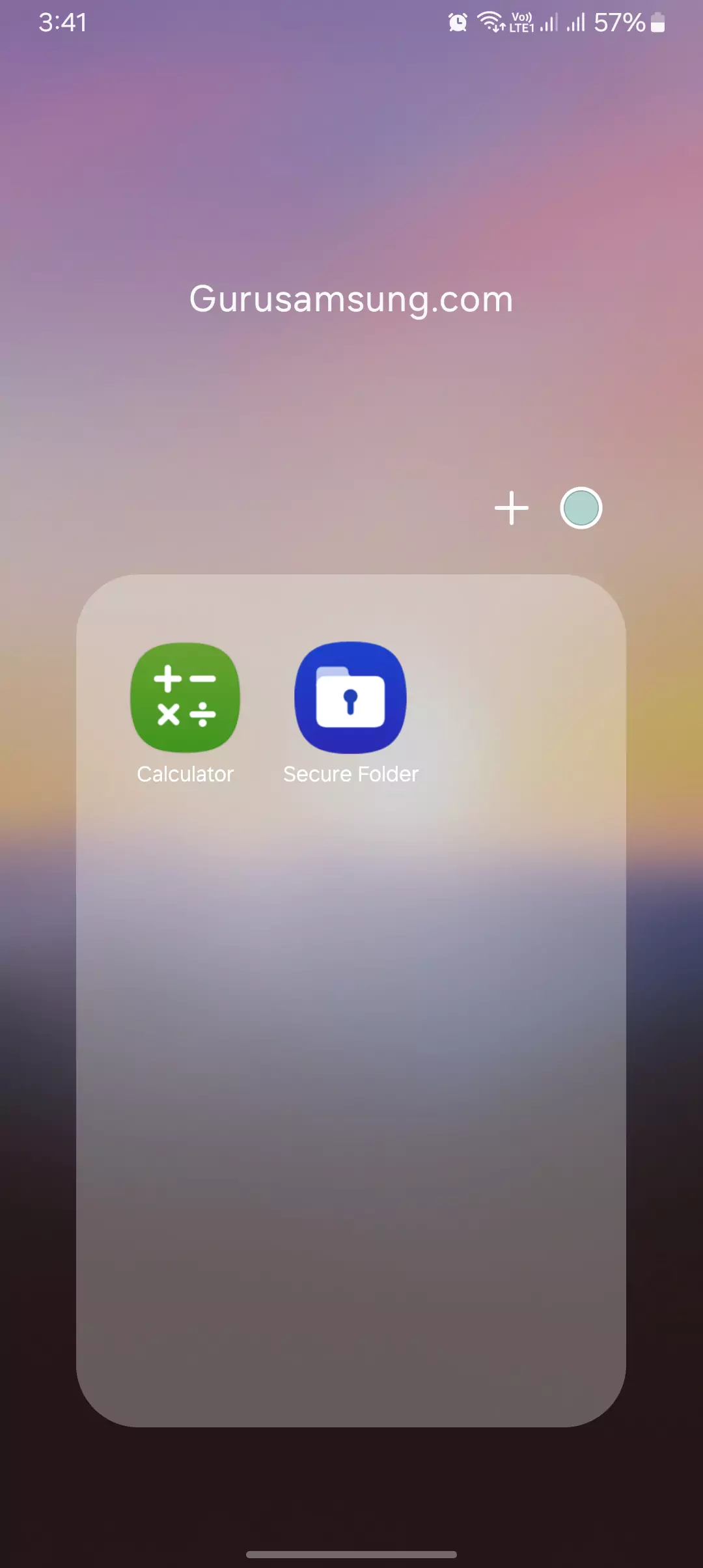 screenshot of apps folder being created on samsung